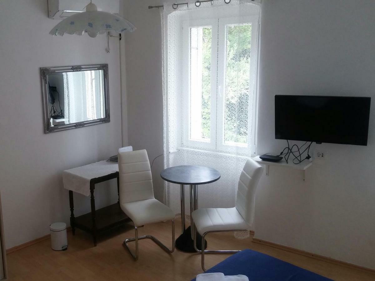Apartmán Family House Nerezine Exteriér fotografie