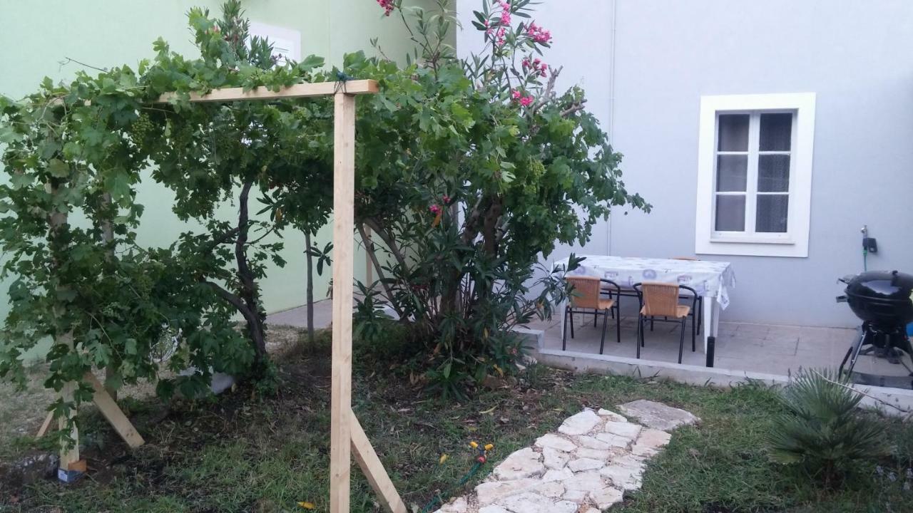 Apartmán Family House Nerezine Exteriér fotografie